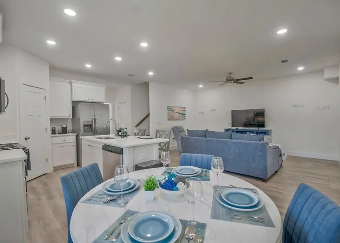 Chasing Dreams Townhome Apartment *