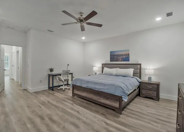 Chasing Dreams Townhome Apartment Pensacola