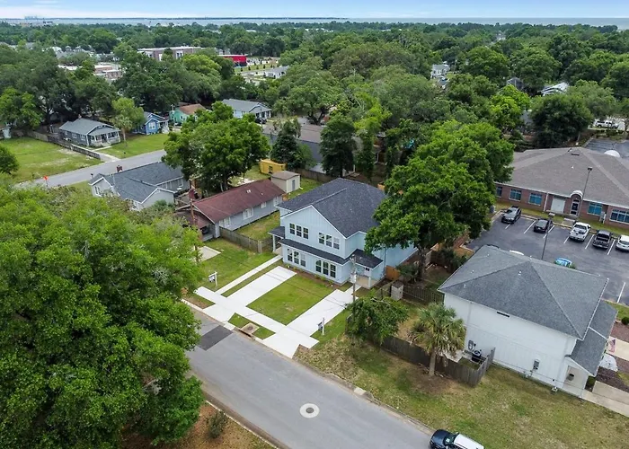 Chasing Dreams Townhome * Pensacola